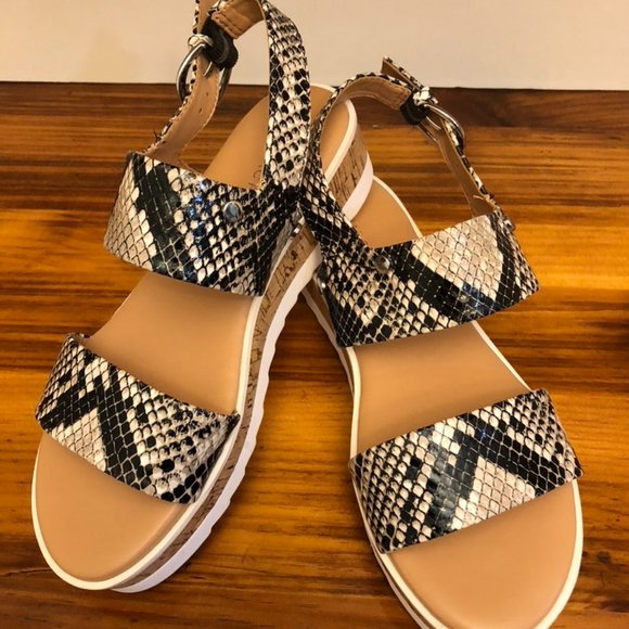 Marc Fisher Shoes - NWOT Marc Fisher Platform Sandals